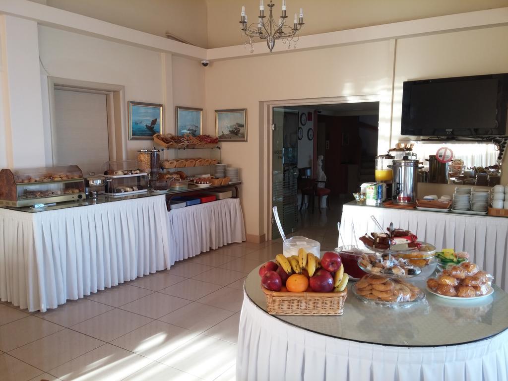 Hotel Miramare Pylos Buitenkant foto