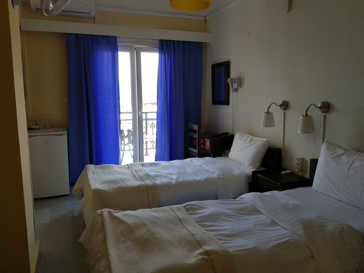 Hotel Miramare Pylos Buitenkant foto