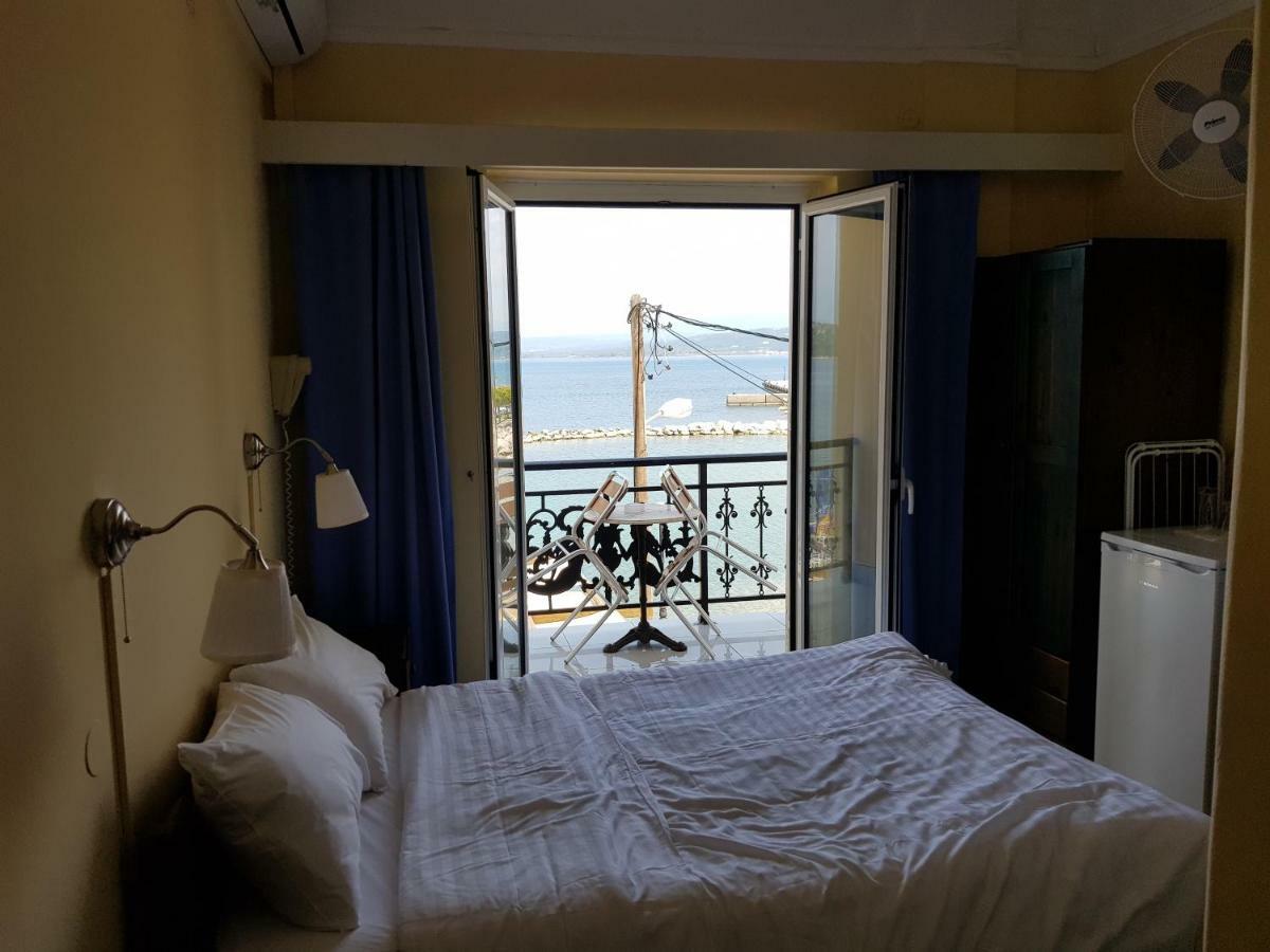 Hotel Miramare Pylos Buitenkant foto