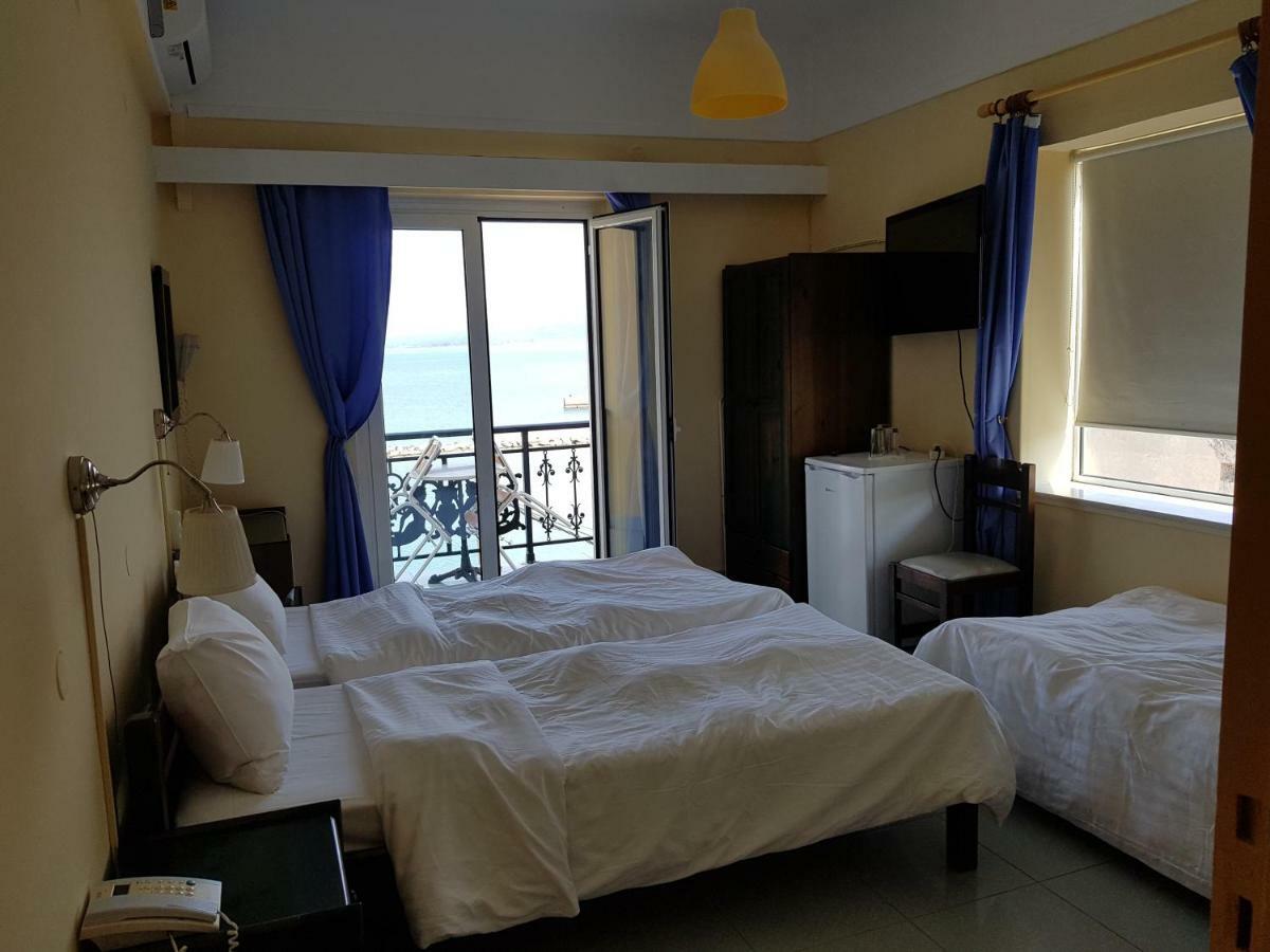 Hotel Miramare Pylos Buitenkant foto