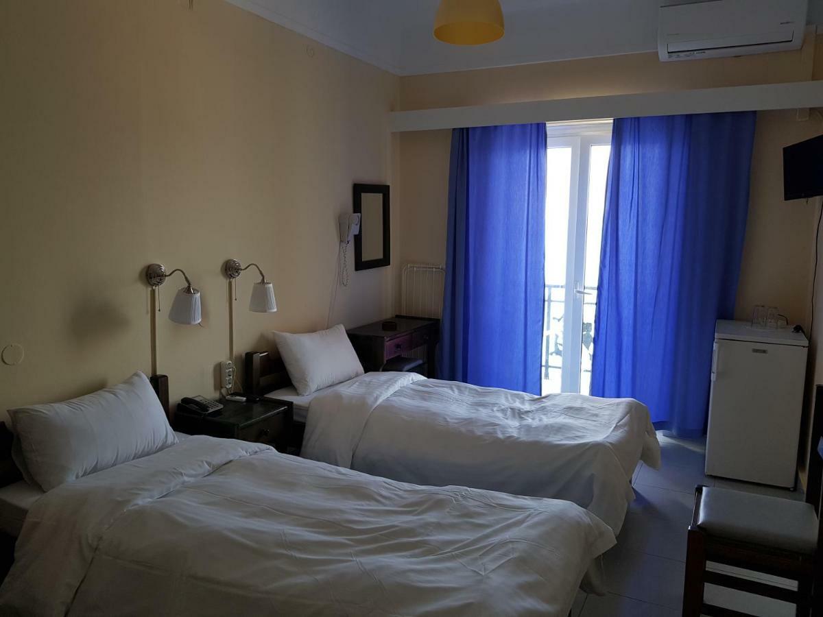 Hotel Miramare Pylos Buitenkant foto
