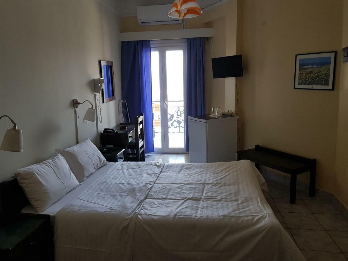 Hotel Miramare Pylos Buitenkant foto
