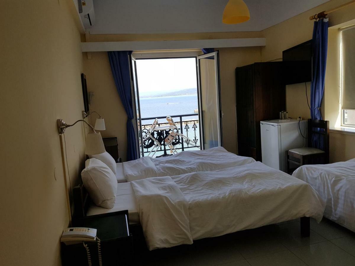 Hotel Miramare Pylos Buitenkant foto