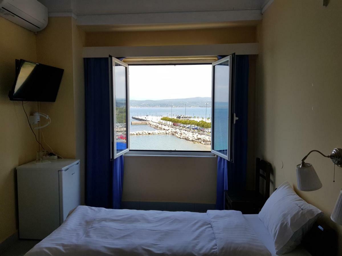 Hotel Miramare Pylos Buitenkant foto