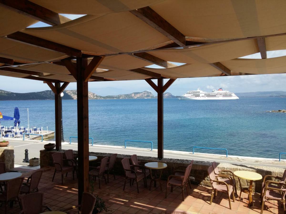 Hotel Miramare Pylos Buitenkant foto
