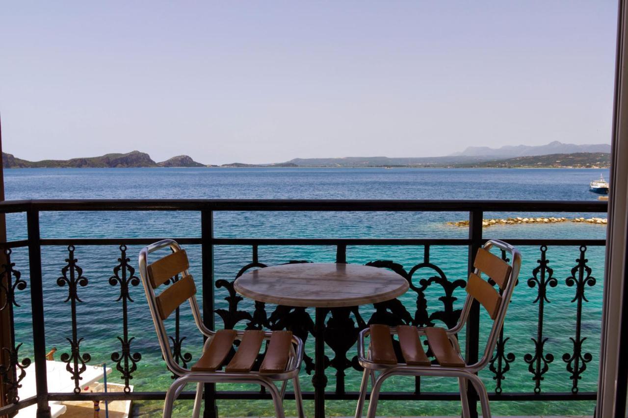 Hotel Miramare Pylos Buitenkant foto
