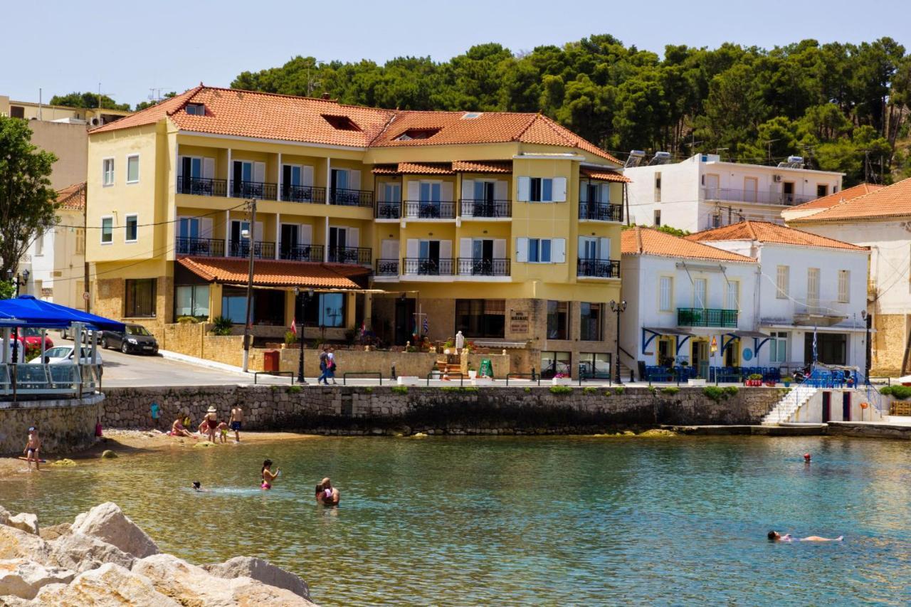 Hotel Miramare Pylos Buitenkant foto