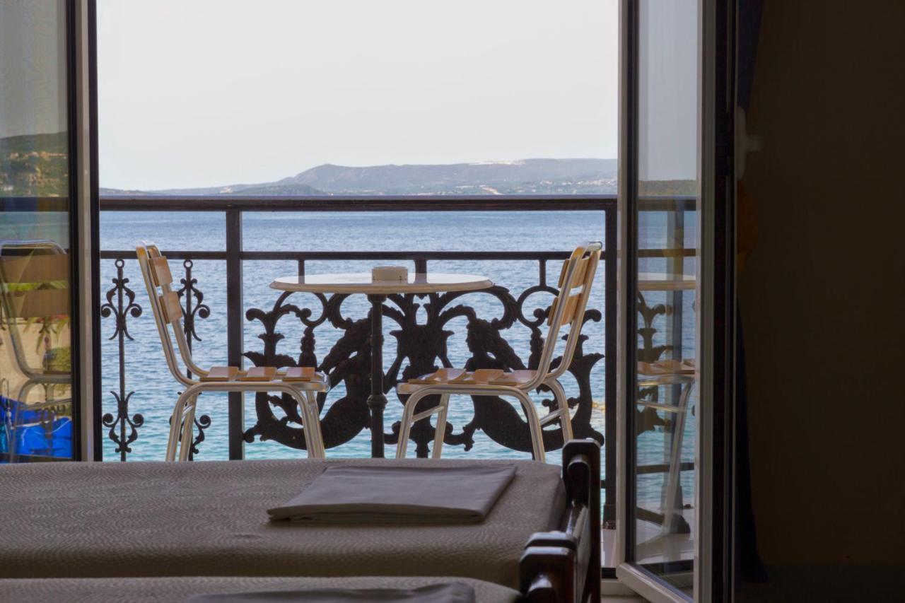 Hotel Miramare Pylos Buitenkant foto